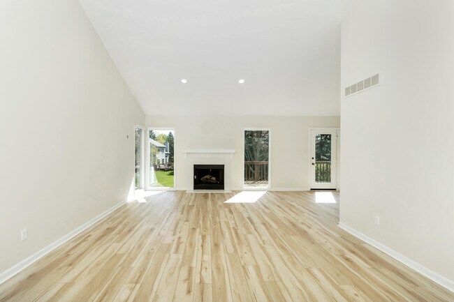 Building Photo - 37743 Avon Ln