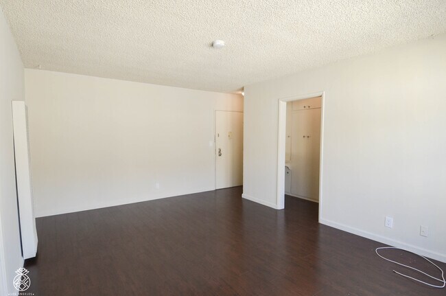 Building Photo - 444 S Manhattan Pl