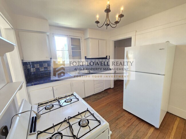 Foto del edificio - 646-648 E 8th St
