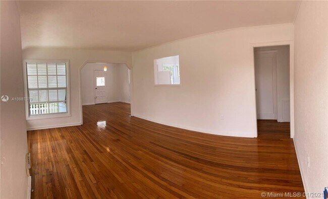 Building Photo - 3927 SW 64th Ave