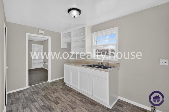 Foto del edificio - 1263 Crestwood Rd