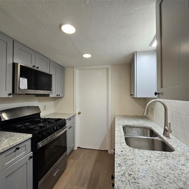 Building Photo - 1305 Dobie Dr