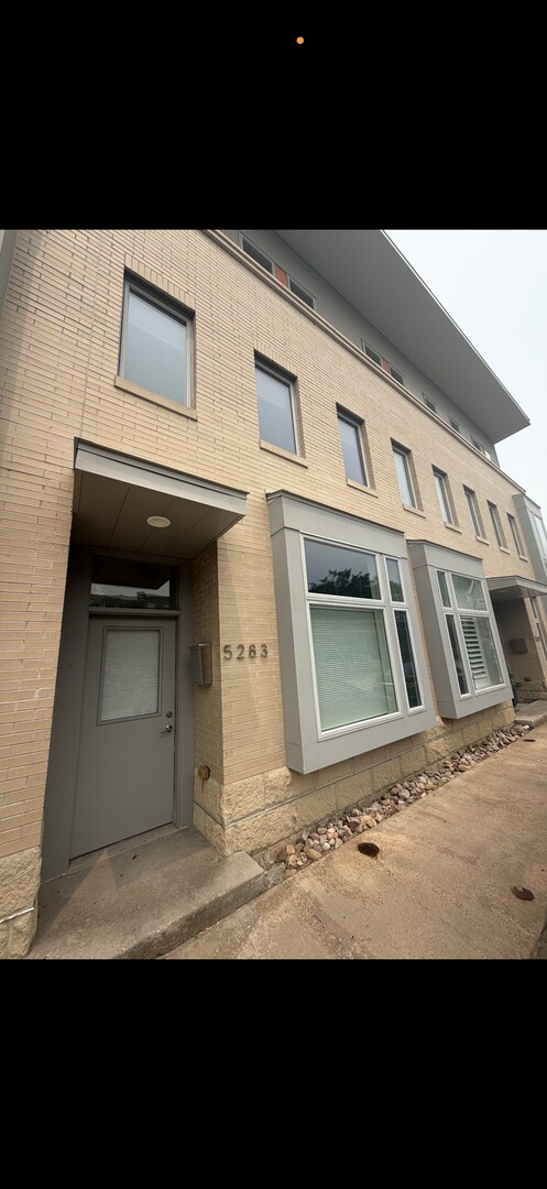 Building Photo - Luxury 3 Bedroom Condo in the Heart of Lawrenceville