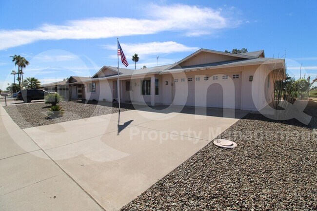 Building Photo - 9547 W Country Club Dr