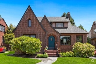 Building Photo - 1526 Thorndyke Ave W