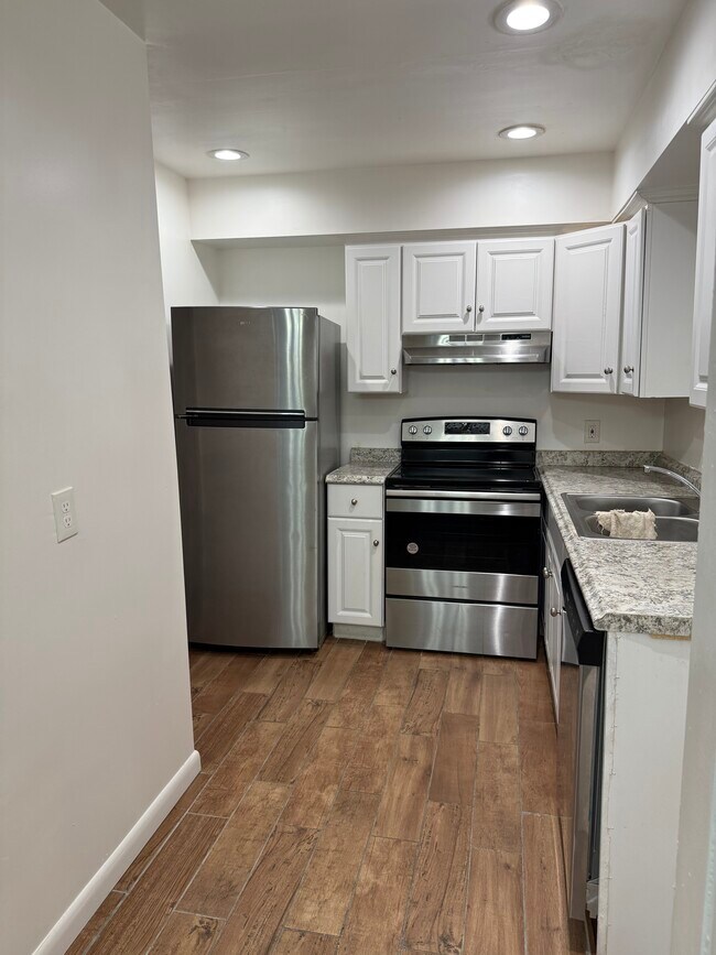 Foto del edificio - 323 Forest Park Rd