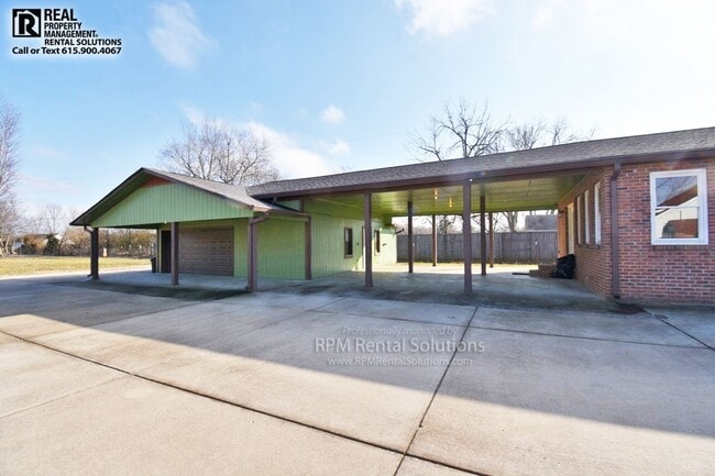 3BR/2BA one level, carport+detached garage/workshop, washer/dryer included, on 1.6 acres in M'boro! - 3BR/2BA one level, carport+detached garage/workshop, washer/dryer included, on 1.6 acres in M'boro! House