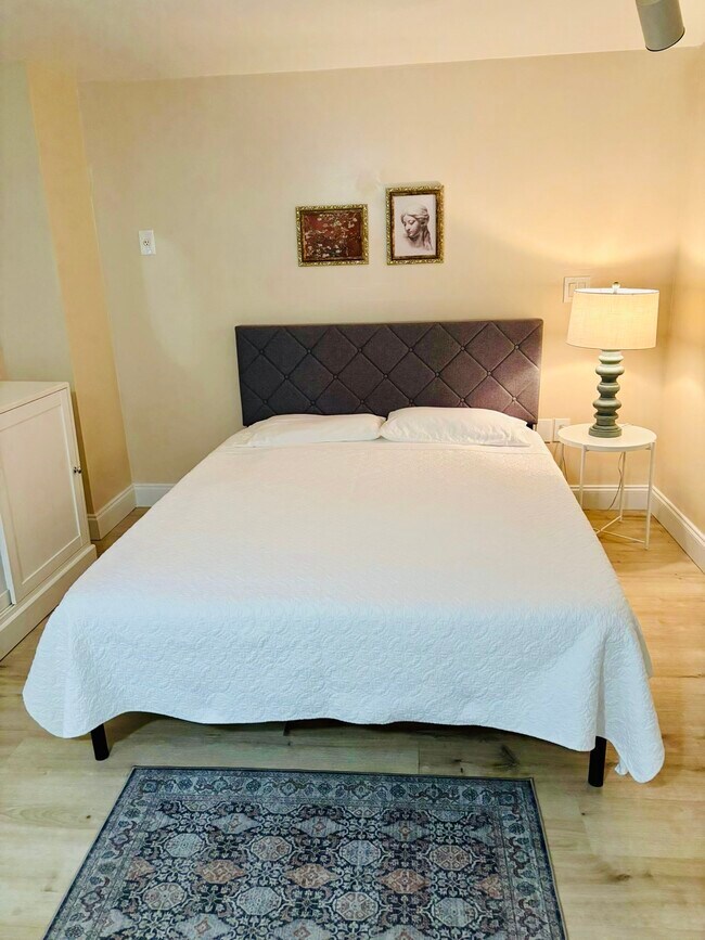 Foto del edificio - 129 Malaga Ave