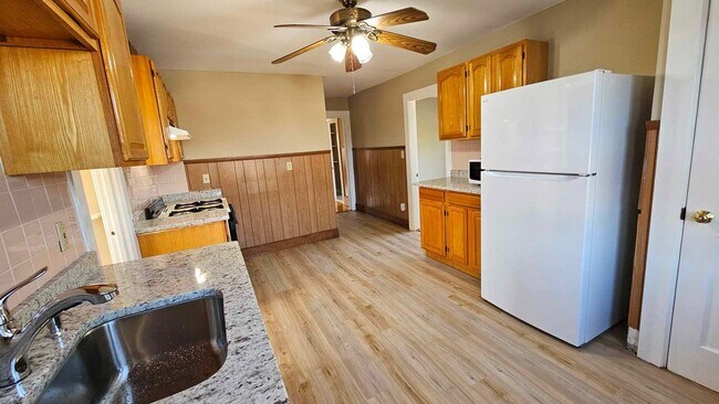 Building Photo - 9 Sanger St