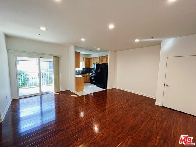 Foto del edificio - 12132 Hart St