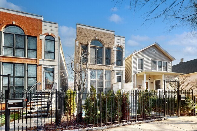 Building Photo - 2841 N Talman Ave