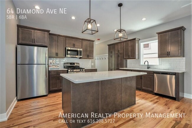 Foto del edificio - 64 Diamond Ave NE