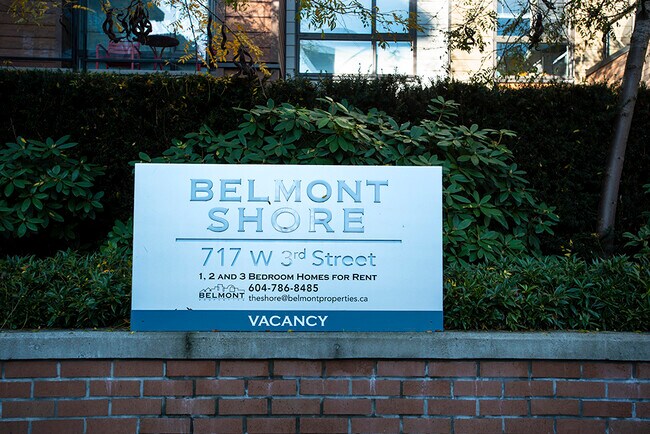 Photo du bâtiment - 717 3rd St W