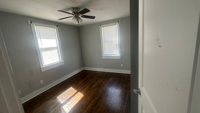 Foto del edificio - 415 Samuel Moore Pkwy