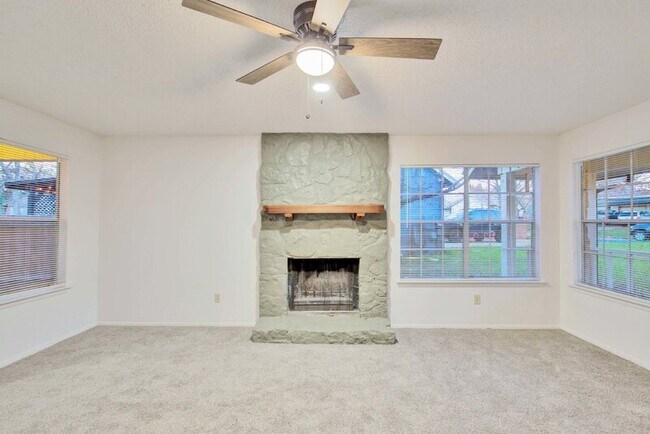 Foto del edificio - 2807 Firecrest Dr
