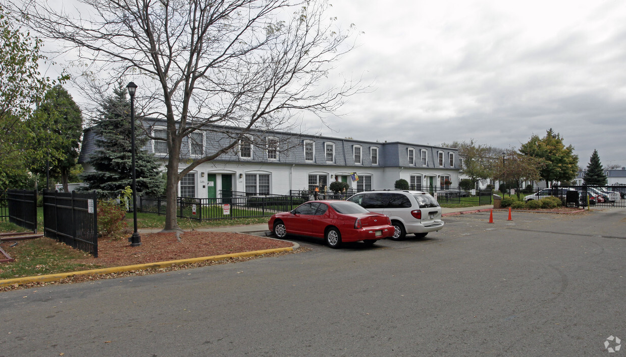 Primary Photo - Parker Place Apartments