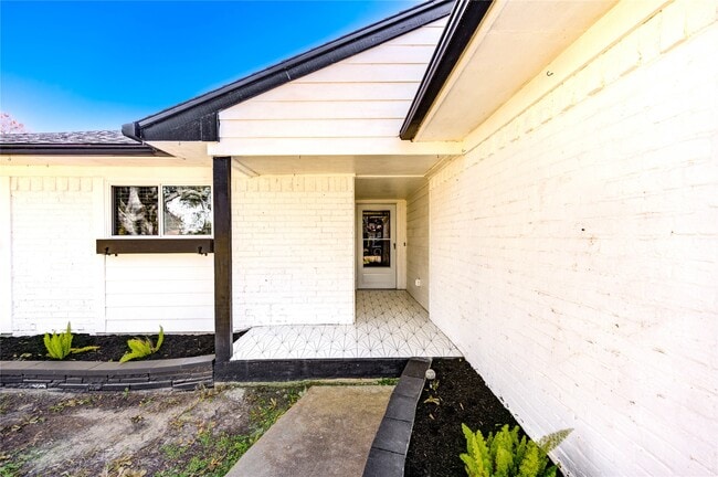 Foto del edificio - 235 E Castle Harbour Dr