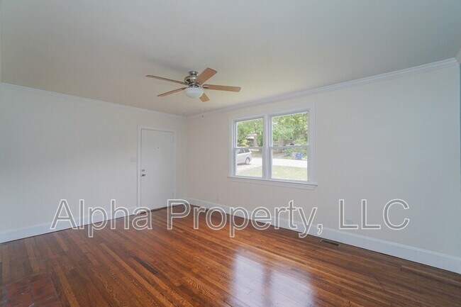 Foto del edificio - 107 Briarwood Rd