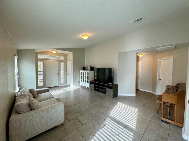 Foto del edificio - 416 Purple Martin Ave