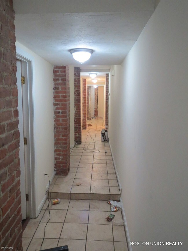 Foto del edificio - 6 br, 3.5 bath  - 10 Gainsborough St 1