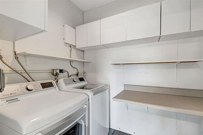 Building Photo - 320 NW 51st Ct