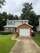 Building Photo - 2635 Fairmount Ln