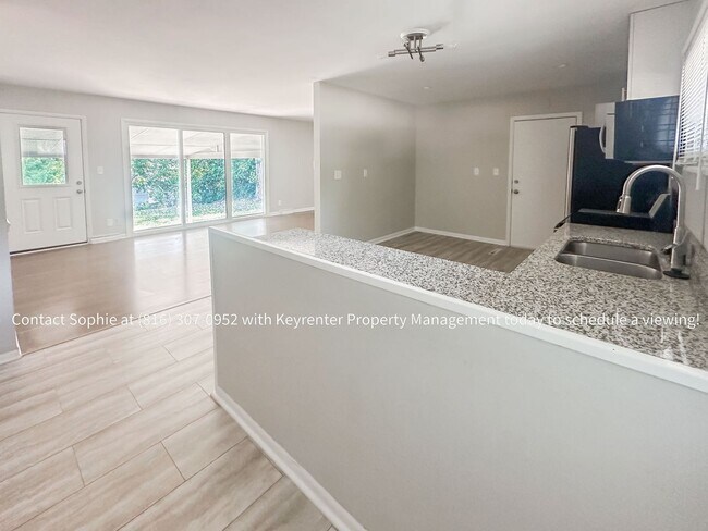 Foto del edificio - 4 Bedroom 2 bath