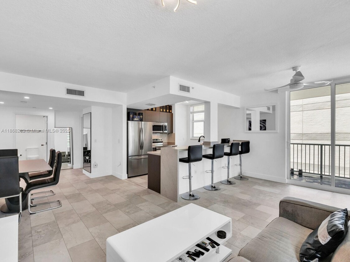 Primary Photo - 1250 S Miami Ave