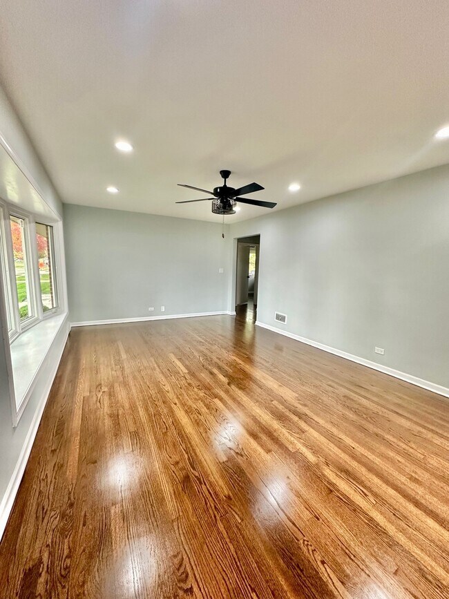 Foto del edificio - 8129 W Courtland Ave