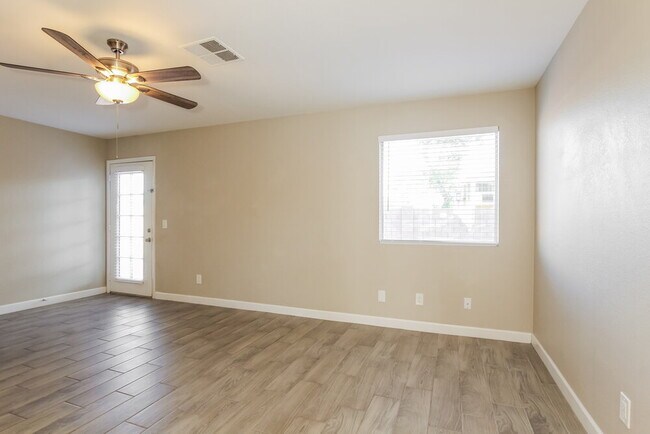 Foto del edificio - 10856 W Ruth Ave