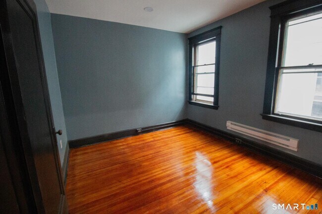 Foto del edificio - 73 Lounsbury St