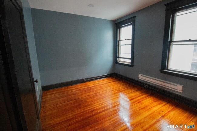 Building Photo - 73 Lounsbury St