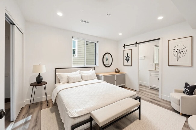 Foto del edificio - 1186 W 37th Pl