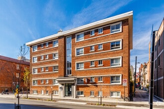 Building Photo - 25 Av des Pins O