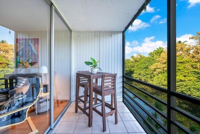 Foto del edificio - 105 Royal Pk Dr