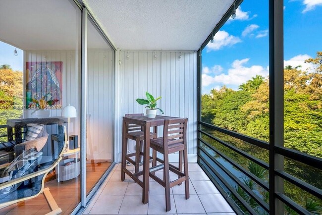 Building Photo - 105 Royal Pk Dr