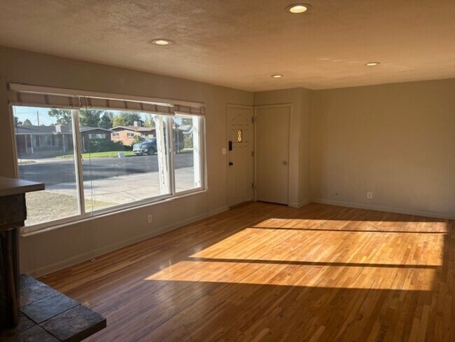 Building Photo - 4111 S 1500 E