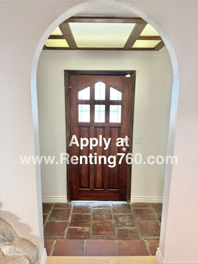 Building Photo - Newly Remodeled Modern Home With Huge Bedr...