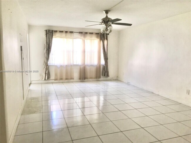 Foto del edificio - 1540 NE 191st St
