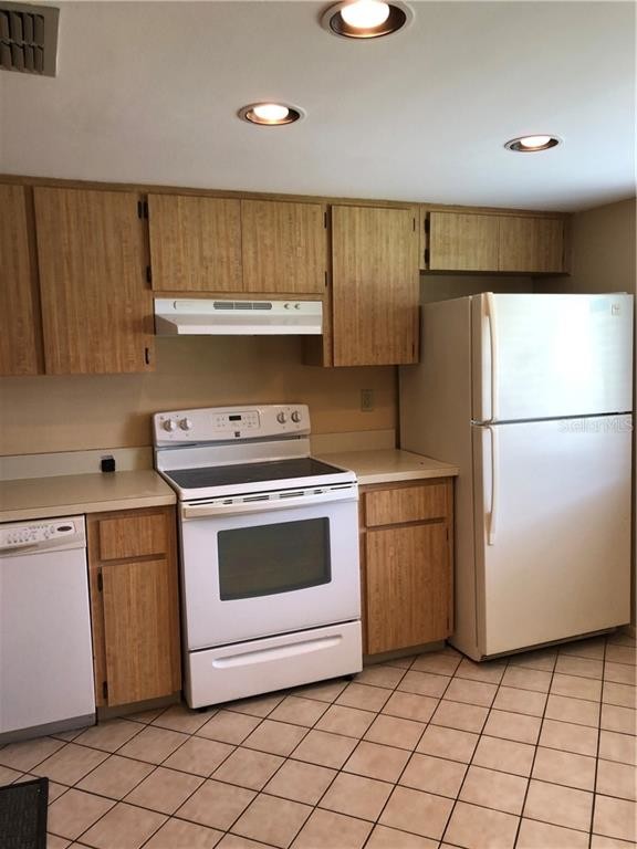 Building Photo - 3411 Stonehaven Ct E
