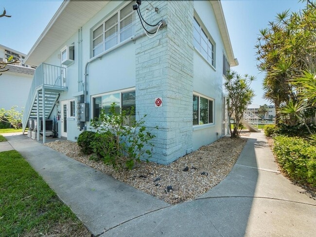 Building Photo - 241 Skiff Point