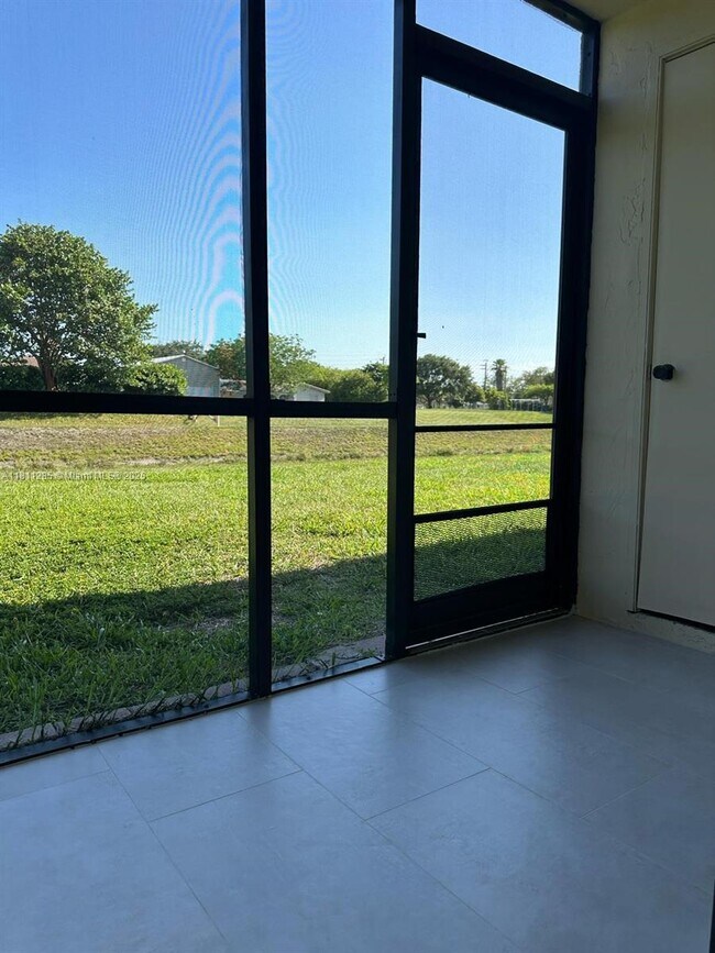 Foto del edificio - 9449 Boca Cove Cir