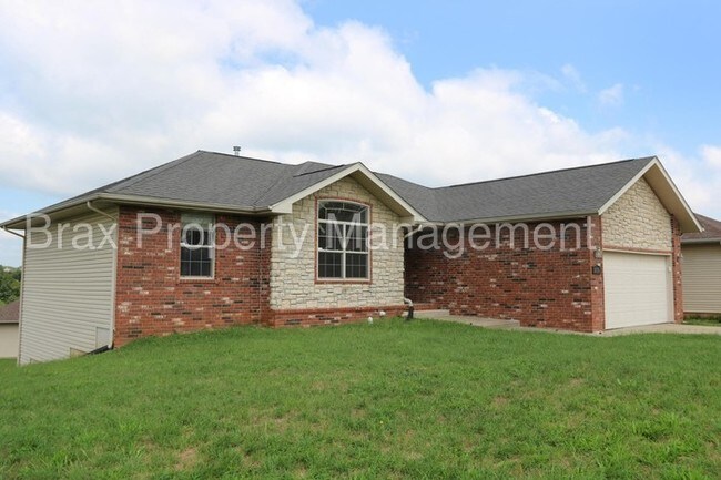 Building Photo - Spacious Open Floor Plan with Basement