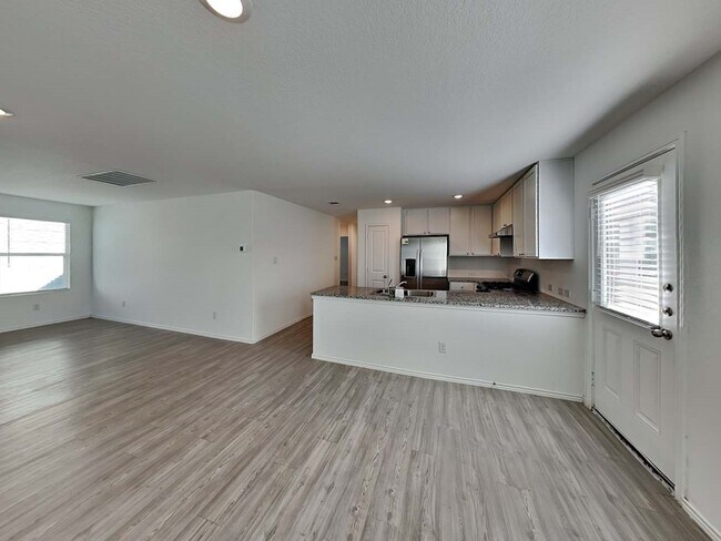 Building Photo - 5933 Antonio Pl