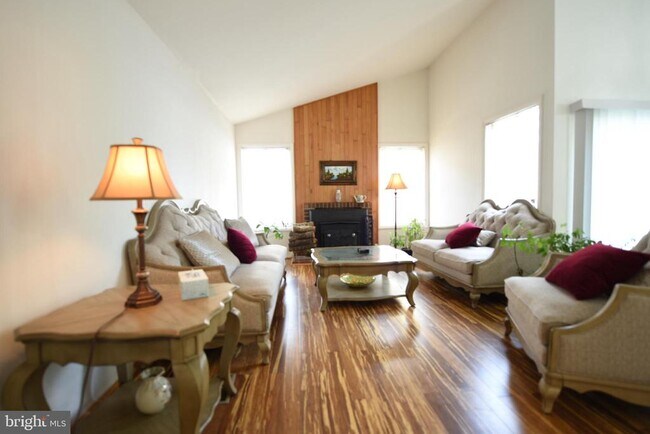 Building Photo - 121 Wrightwood Pl