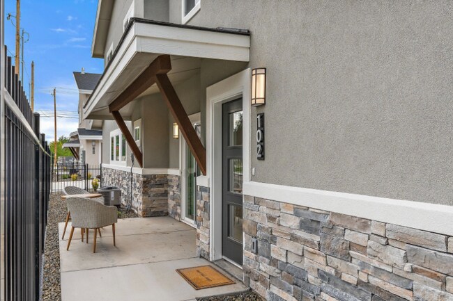 Foto del edificio - 8959 W Irving St