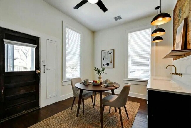 Foto del edificio - 423 W Woodlawn Ave