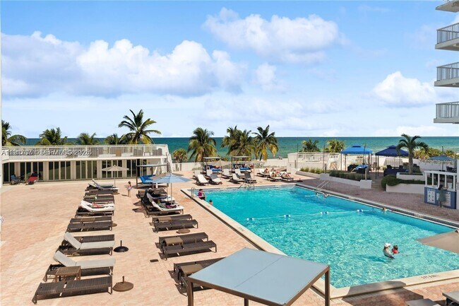 Foto del edificio - 5401 Collins Ave