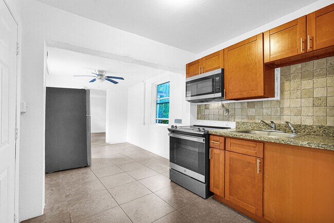 Foto del edificio - 250 NW 43rd St