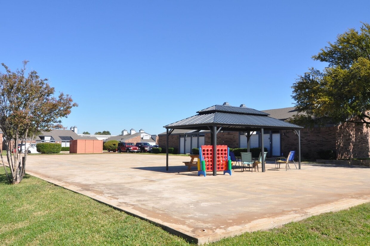 Building Photo - 602 Bellaire Dr